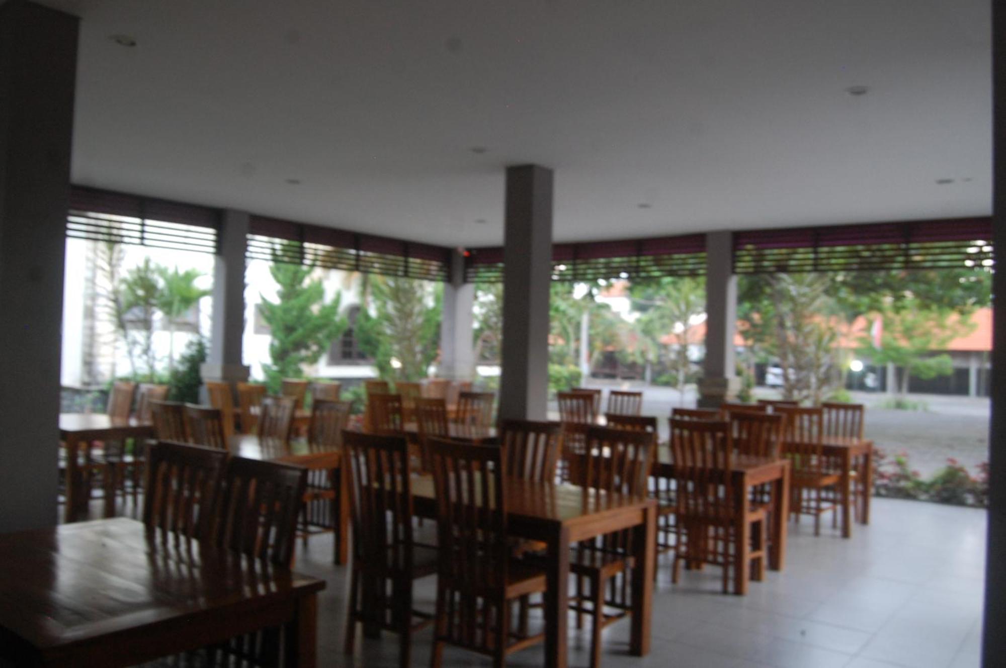 Hotel Dhyana Pura Kapal Buitenkant foto