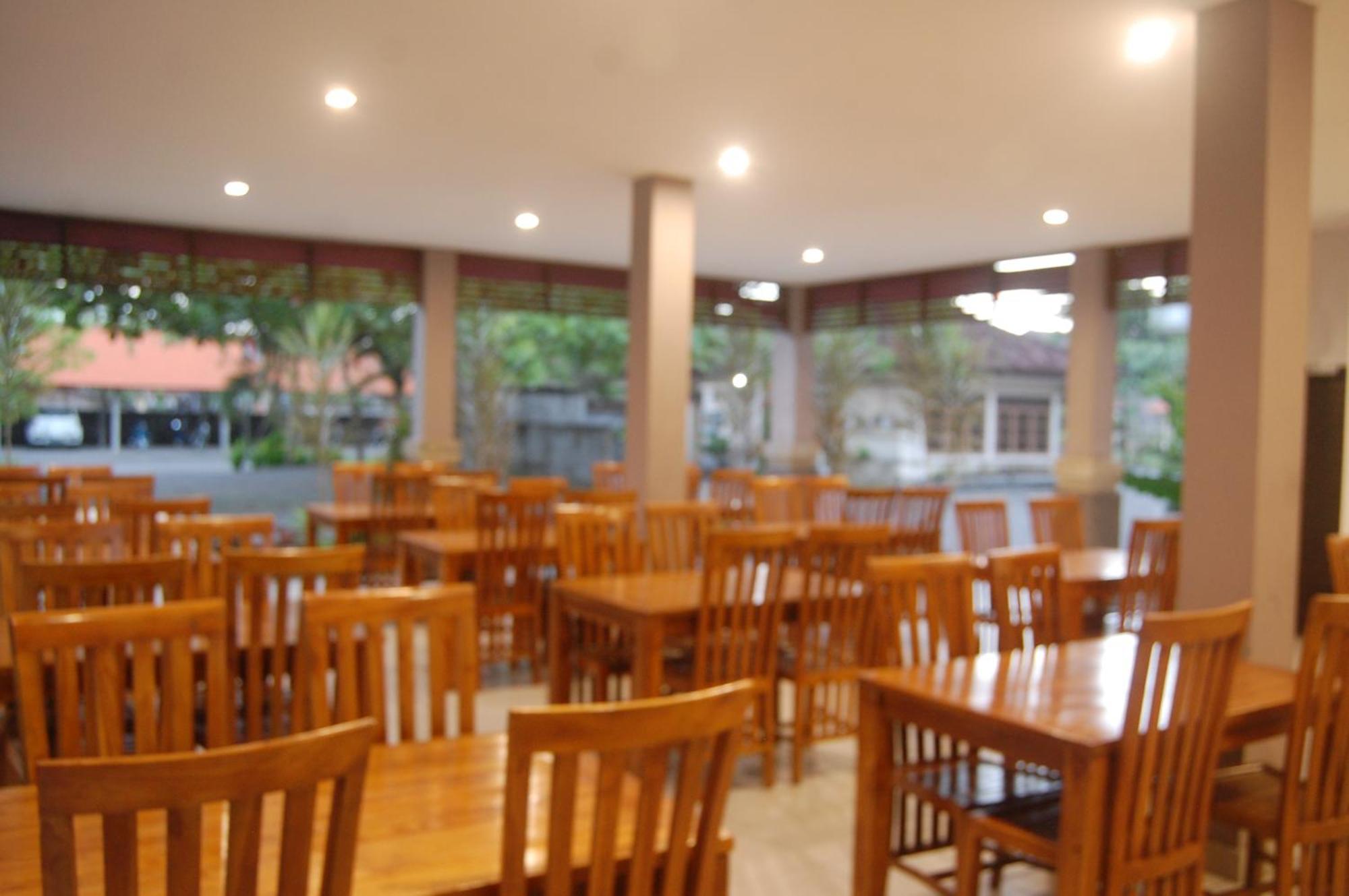 Hotel Dhyana Pura Kapal Buitenkant foto