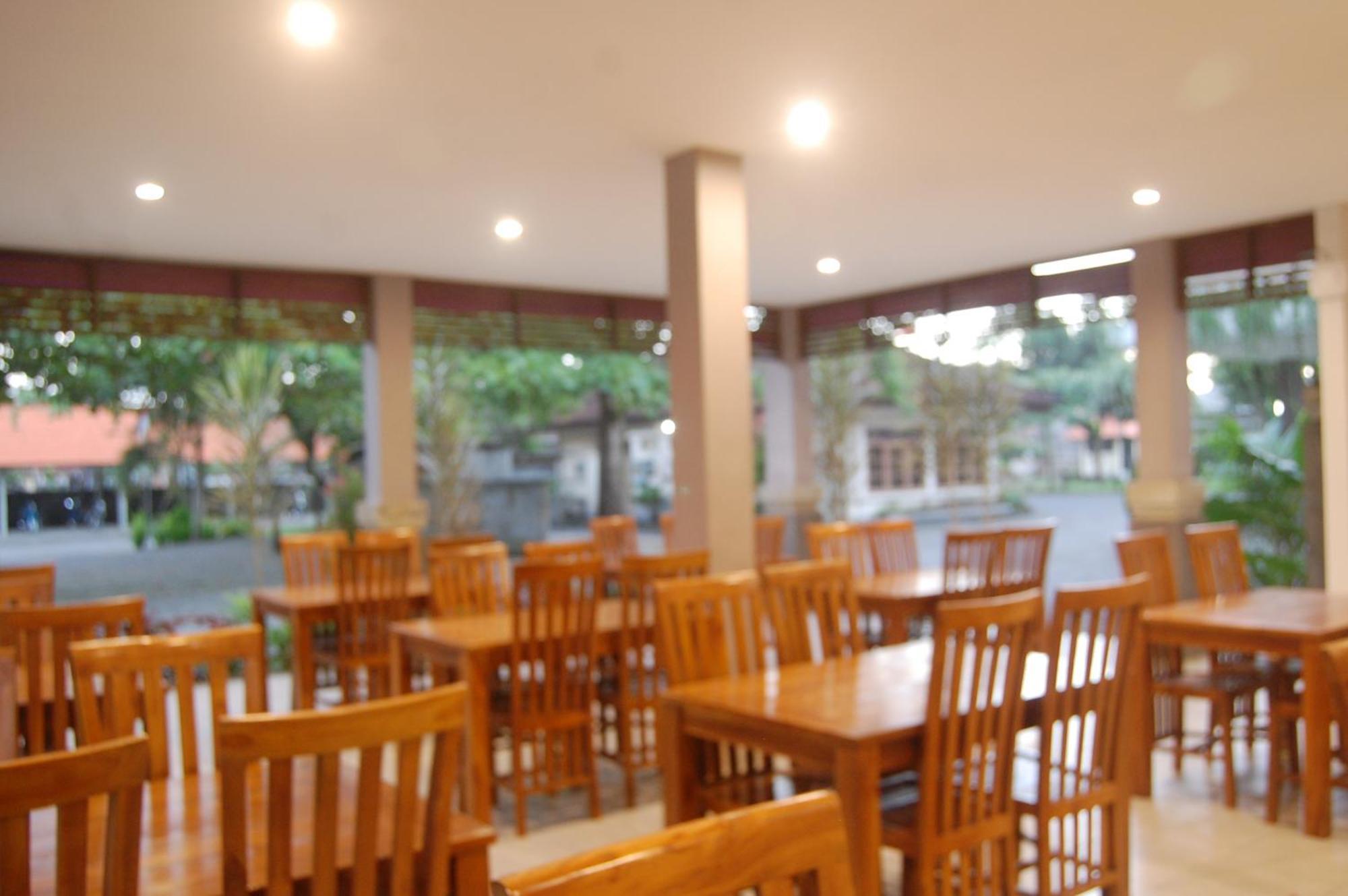 Hotel Dhyana Pura Kapal Buitenkant foto