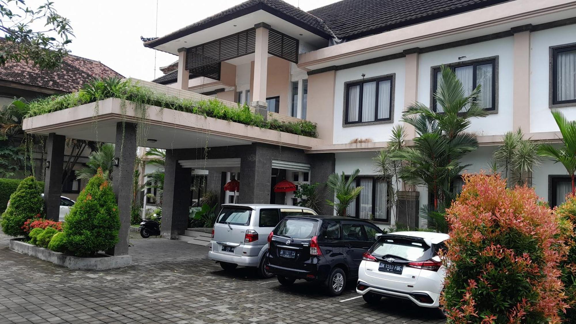 Hotel Dhyana Pura Kapal Buitenkant foto